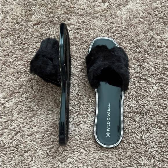 Black Faur Fur Embellished Sandals - Picture 10 of 11